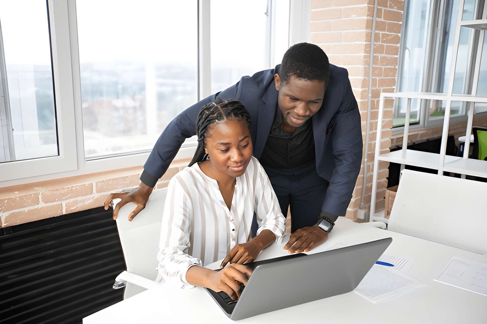 A gentleman raising athumbs up to show ho vaslink services are reliable
